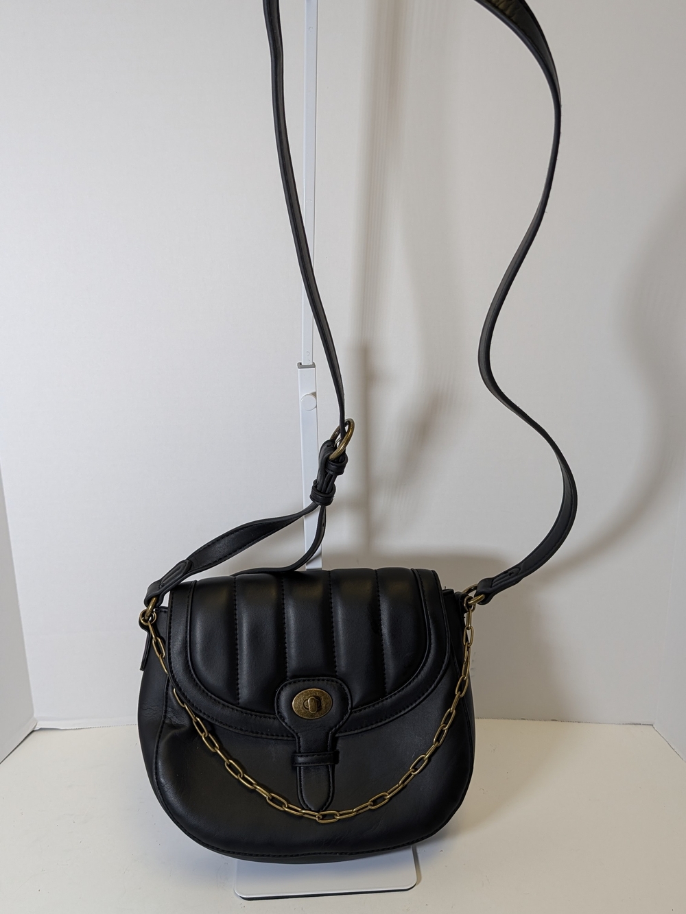 Universal Thread Black Quilted Saddle Crossbody with Chain Accent